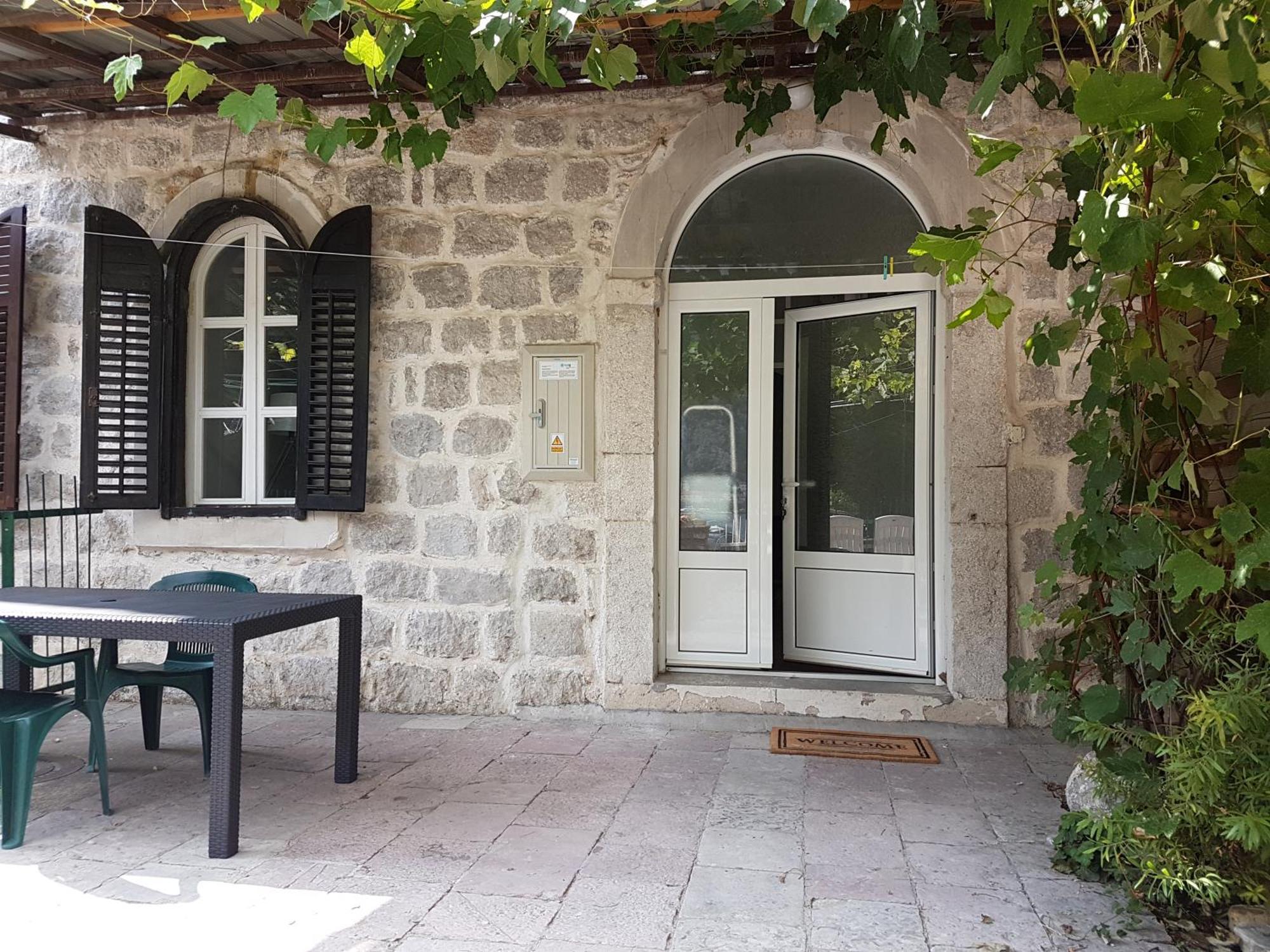 Apartment Mimosa Kotor Exteriör bild
